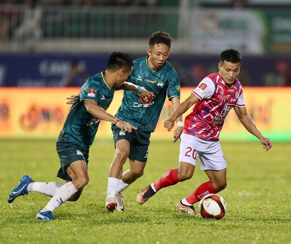 CAHN sẽ dễ dàng có được chiến thắng trên sân nhà. nhan-dinh-soi-keo-cahn-vs-tp-hcm-luc-19h15-ngay-18-4-2025-2